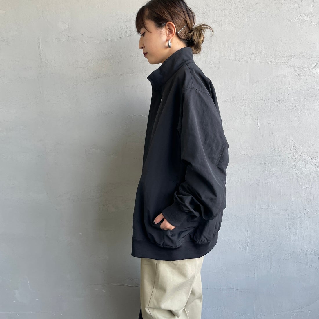 FRED PERRY [フレッドペリー] 別注 ナイロンブレンサムジャケット [FPM-25A-007JF] BLK/SHADED &&モデル身長：150cm 着用サイズ：10&&