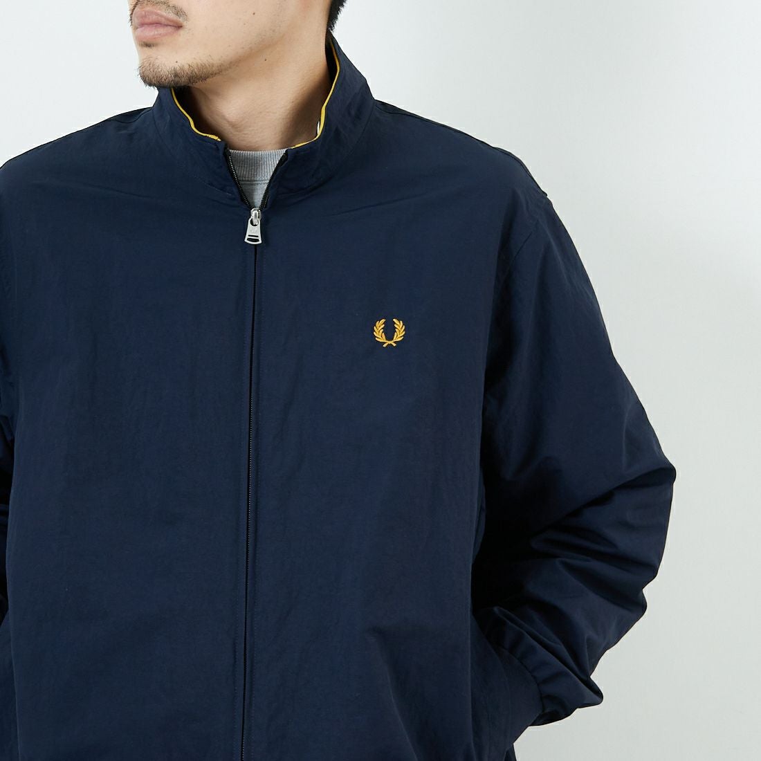 FRED PERRY [フレッドペリー] 別注 ナイロンブレンサムジャケット [FPM-25A-007JF] NVY/ECR/HO &&モデル身長：167cm 着用サイズ：14&&