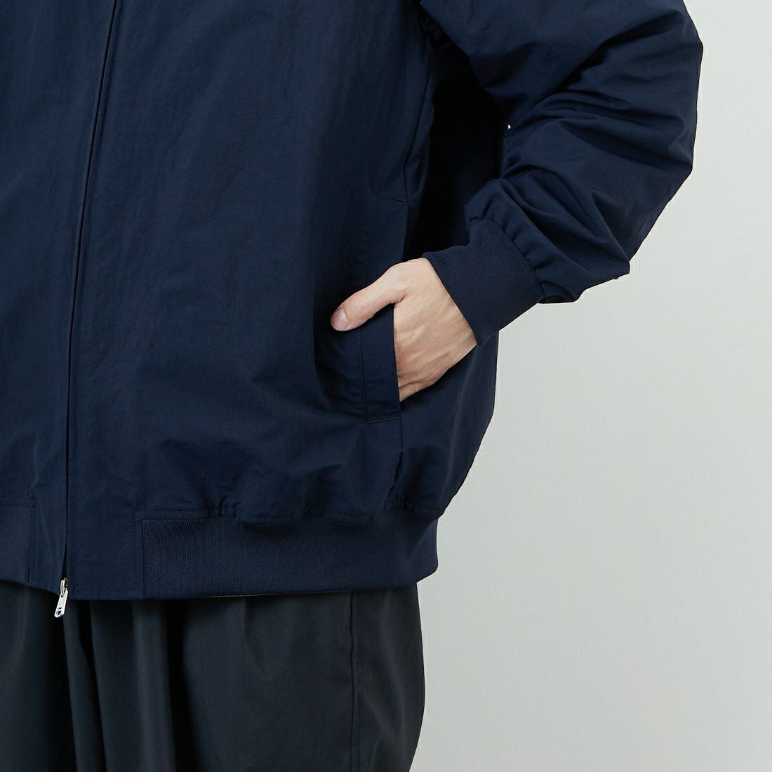 FRED PERRY [フレッドペリー] 別注 ナイロンブレンサムジャケット [FPM-25A-007JF] NVY/ECR/HO &&モデル身長：167cm 着用サイズ：14&&