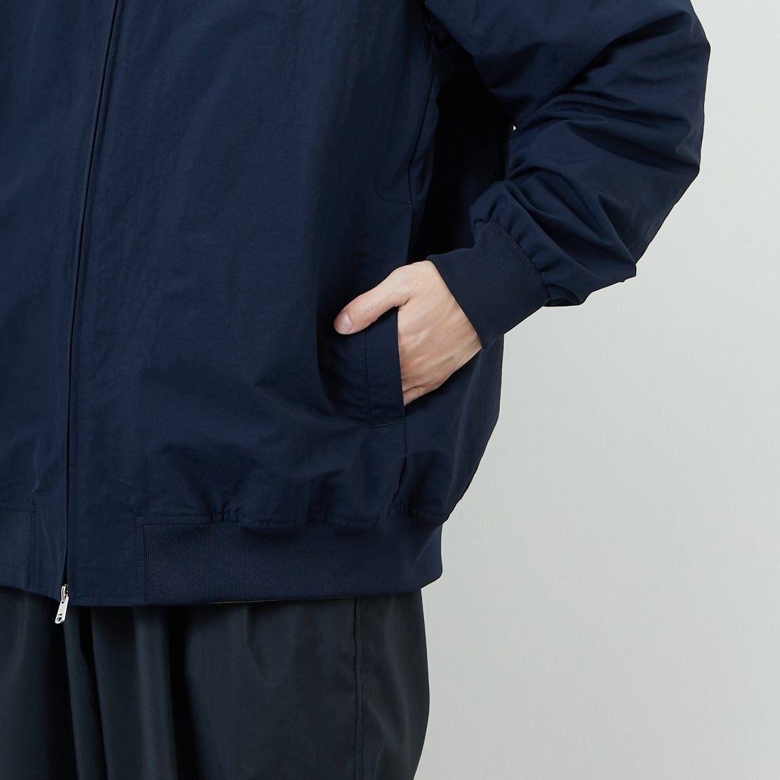 FRED PERRY [フレッドペリー] 別注 ナイロンブレンサムジャケット [FPM-25A-007JF] NVY/ECR/HO &&モデル身長：167cm 着用サイズ：14&&