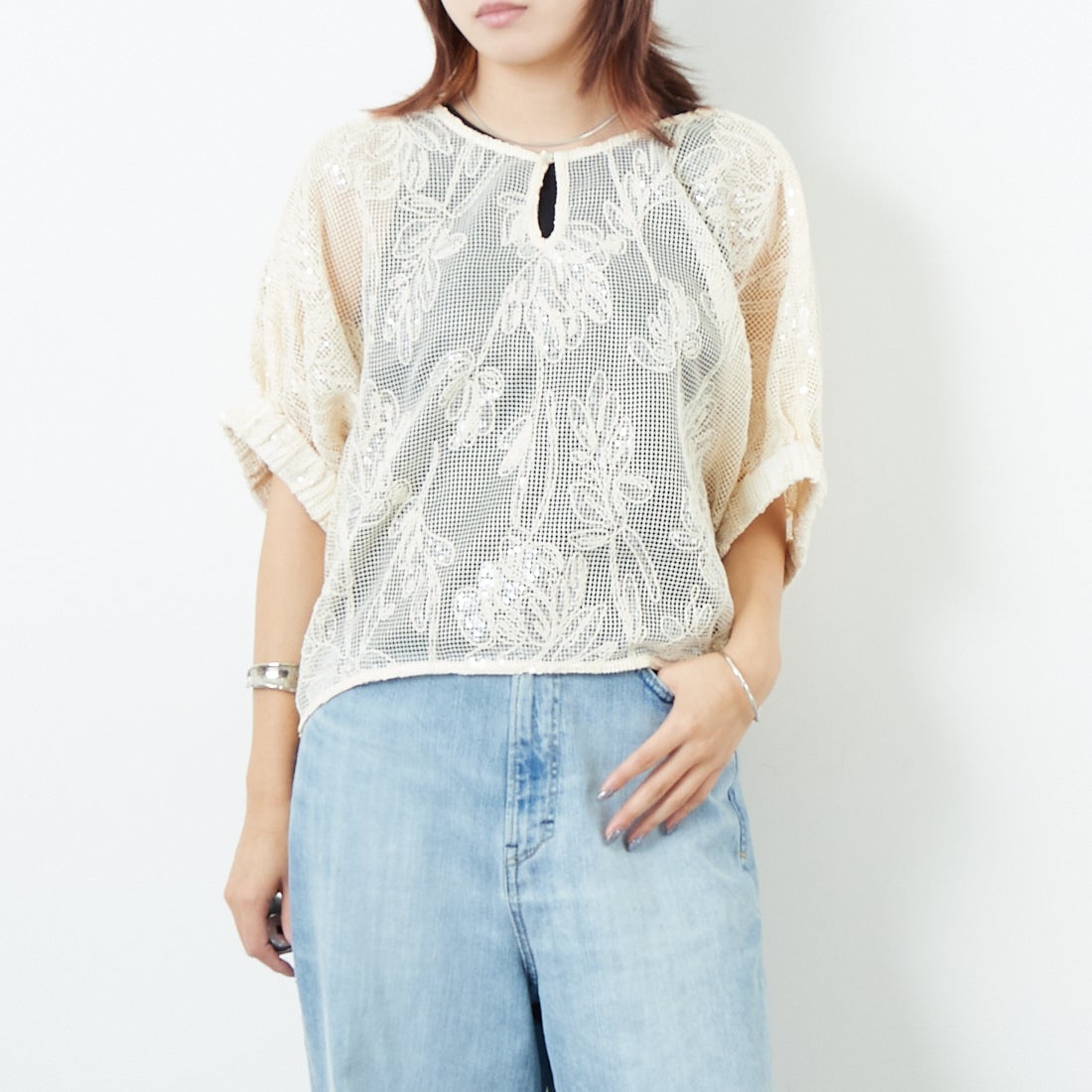 TORRAZZO DONNA [トラッゾドンナ] ボタニカルスパンコール ドルマンブラウス [6260-375] 09 IVORY &&モデル身長：167cm 着用サイズ：F&&