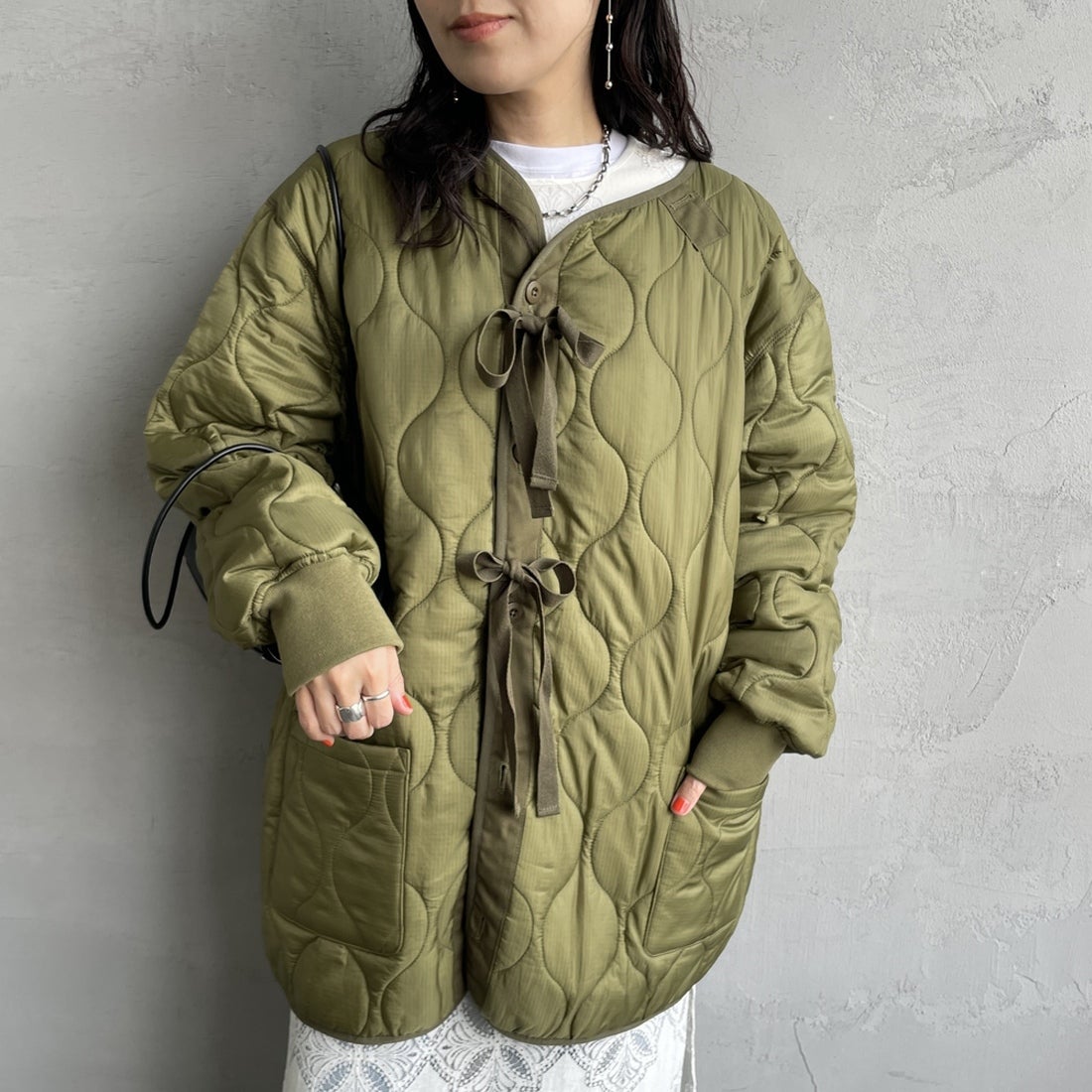 MILITARY [ミリタリー] 別注 M-65 キルティングライナージャケット [T-25789001-JF] KHAKI &&モデル身長：160cm 着用サイズ：M&&
