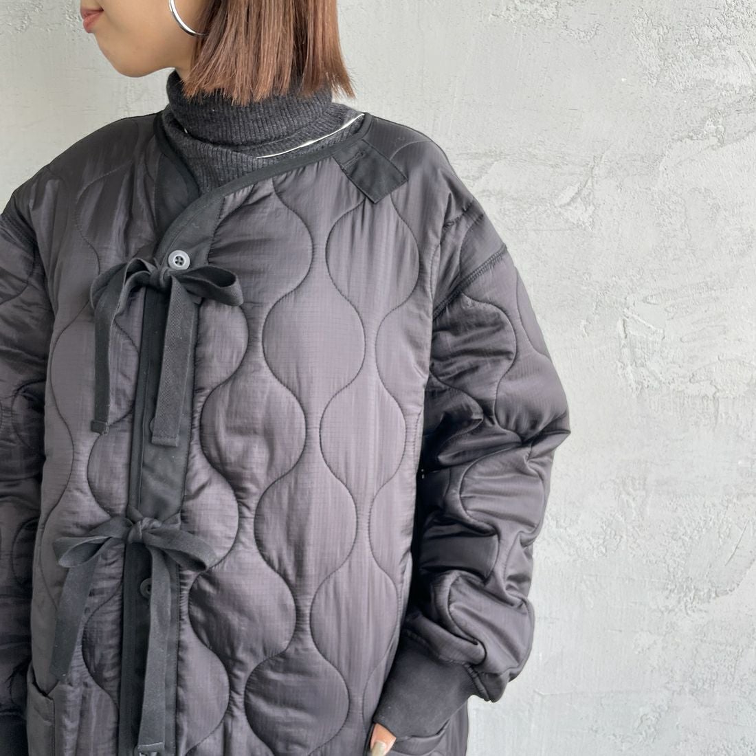 MILITARY [ミリタリー] 別注 M-65 キルティングライナージャケット [T-25789001-JF] BLACK &&モデル身長：159cm 着用サイズ：M&&