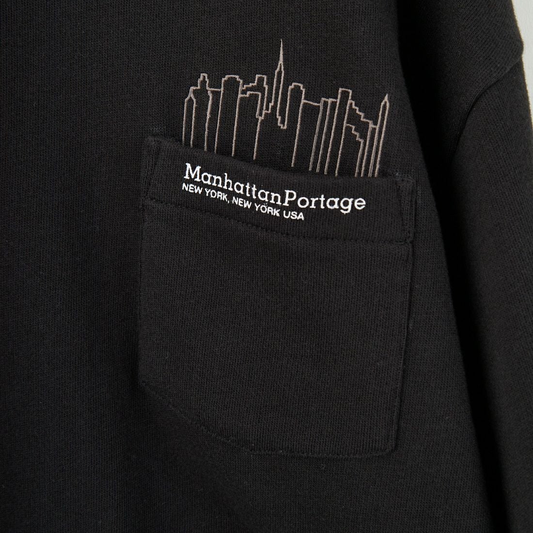 MANHATTAN PORTAGE [マンハッタンポーテージ] 別注 ポケット刺繍 リンガークルーネックスウェット [25FWMP-IN70-JF] BLACK