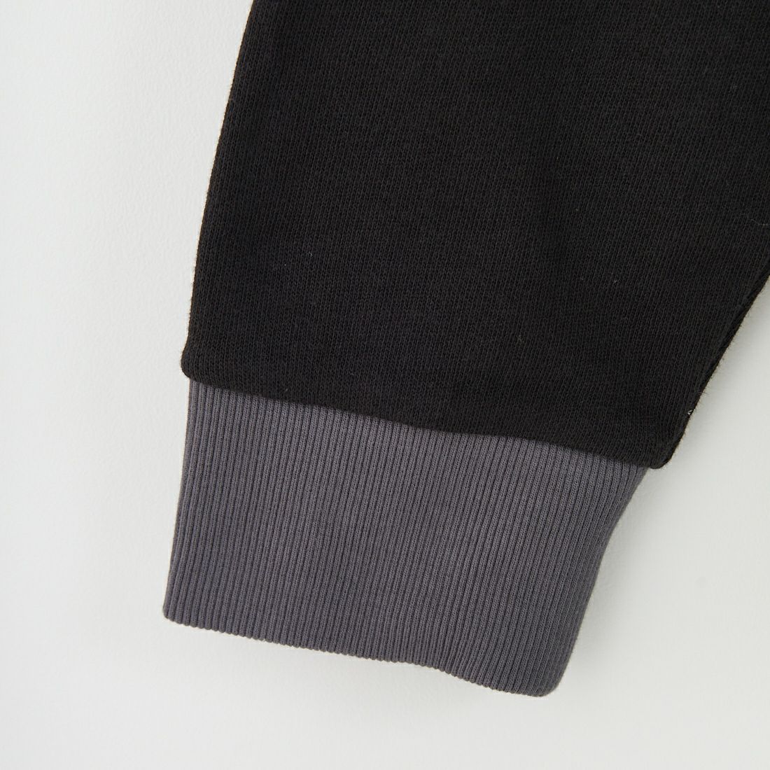 MANHATTAN PORTAGE [マンハッタンポーテージ] 別注 ポケット刺繍 リンガークルーネックスウェット [25FWMP-IN70-JF] BLACK