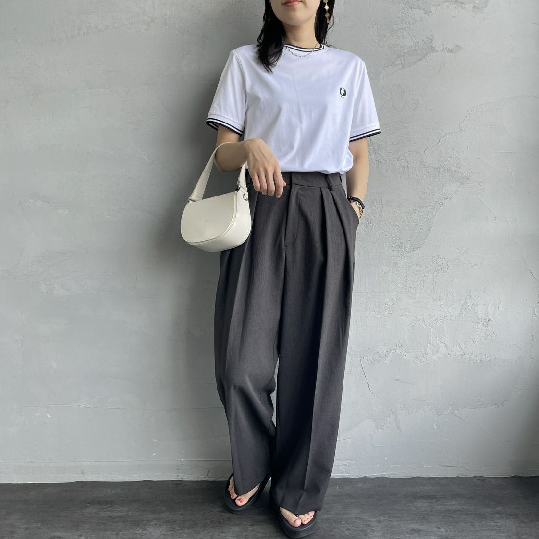 FRED PERRY [フレッドペリー] ツインティップTシャツ [M1588] 100 WHITE &&モデル身長：160cm 着用サイズ：XS&&