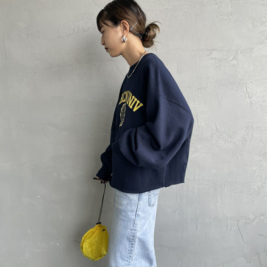 Americana × JEANS FACTORY [アメリカーナ × ジーンズファクトリー] 別注 カレッジプリント カットオフスウェット [BRF-736A-1-JF] ﾈｲﾋﾞｰ &&モデル身長：150cm 着用サイズ：ONE SIZE&&