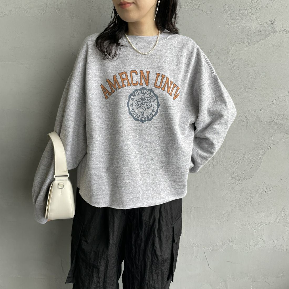Americana × JEANS FACTORY [アメリカーナ × ジーンズファクトリー] 別注 カレッジプリント カットオフスウェット [BRF-736A-1-JF] ﾓｸｸﾞﾚｰ &&モデル身長：160cm 着用サイズ：ONE SIZE&&