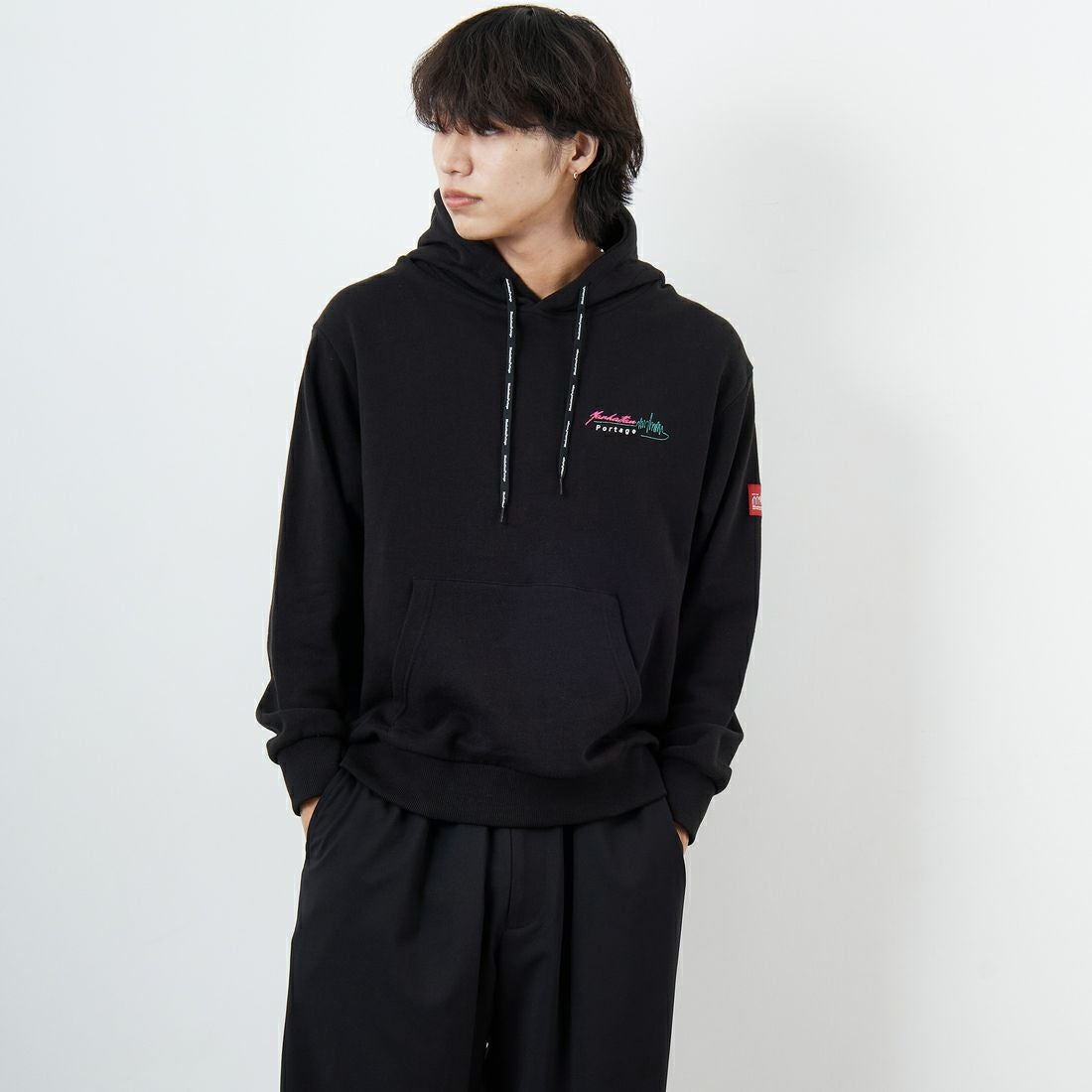 MANHATTAN PORTAGE [マンハッタンポーテージ] 別注 バックフォトプリントパーカー [25FWMP-IN73-JF] BLACK &&モデル身長：179cm 着用サイズ：M&&