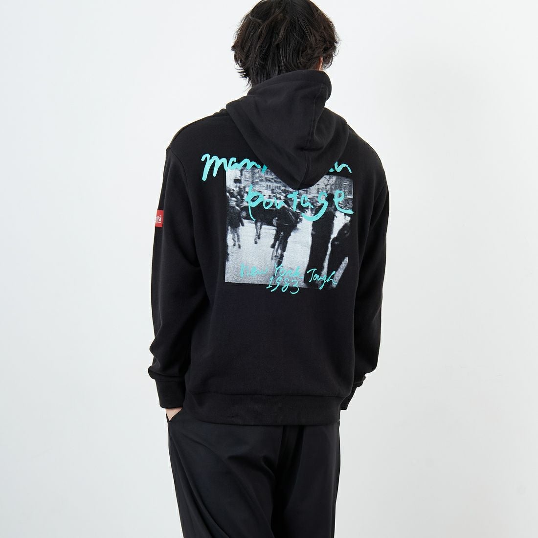 MANHATTAN PORTAGE [マンハッタンポーテージ] 別注 バックフォトプリントパーカー [25FWMP-IN73-JF] BLACK &&モデル身長：179cm 着用サイズ：M&&