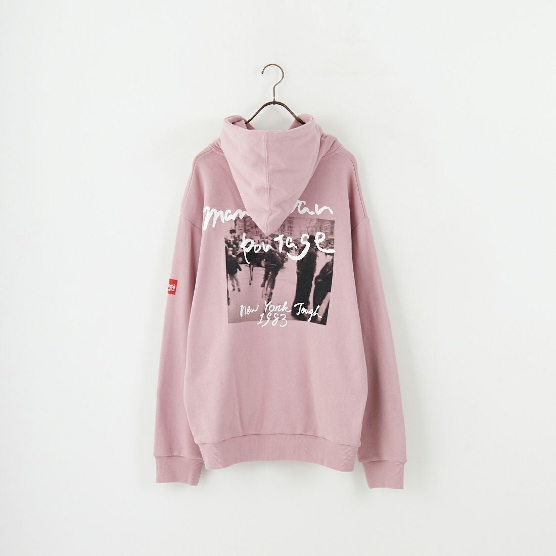 MANHATTAN PORTAGE [マンハッタンポーテージ] 別注 バックフォトプリントパーカー [25FWMP-IN73-JF] PINK