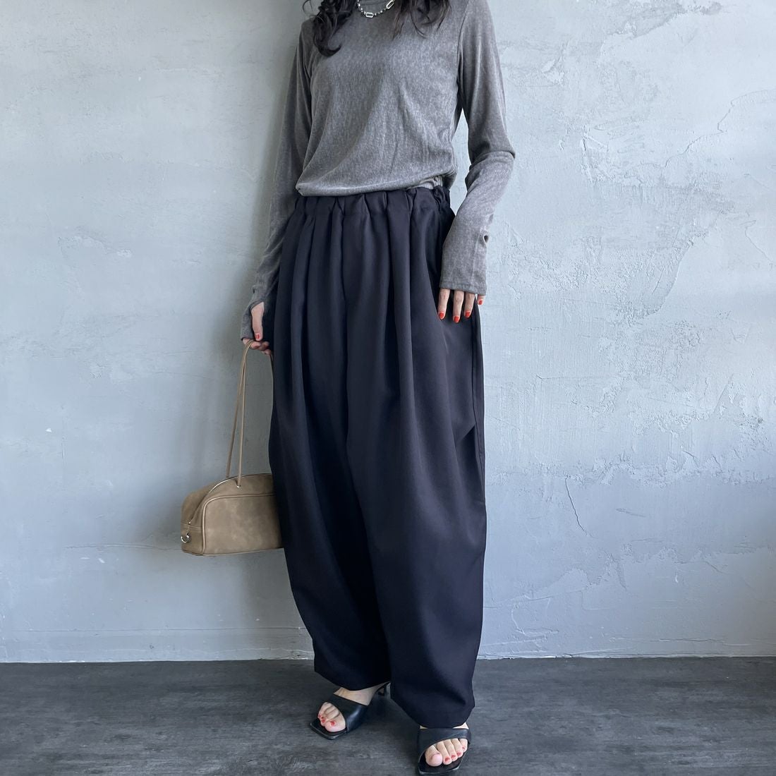 mizuiro ind [ミズイロインド] ワイドカーゴパンツ [1-260016A] 99 BLACK &&モデル身長：160cm 着用サイズ：2&&