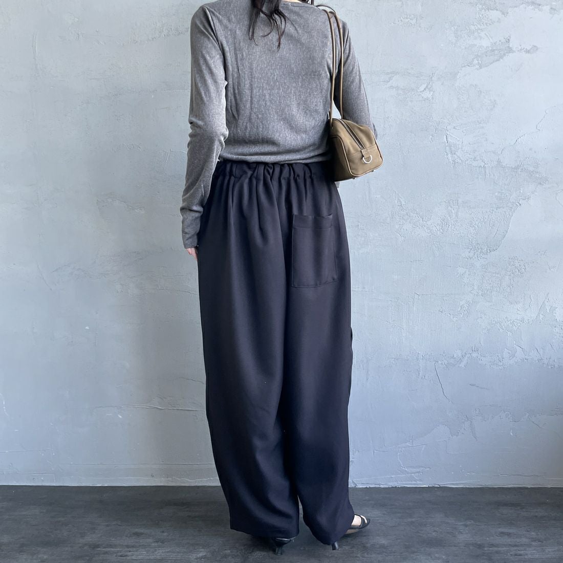 mizuiro ind [ミズイロインド] ワイドカーゴパンツ [1-260016A] 99 BLACK &&モデル身長：160cm 着用サイズ：2&&