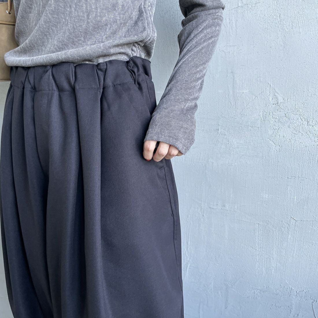 mizuiro ind [ミズイロインド] ワイドカーゴパンツ [1-260016A] 99 BLACK &&モデル身長：160cm 着用サイズ：2&&