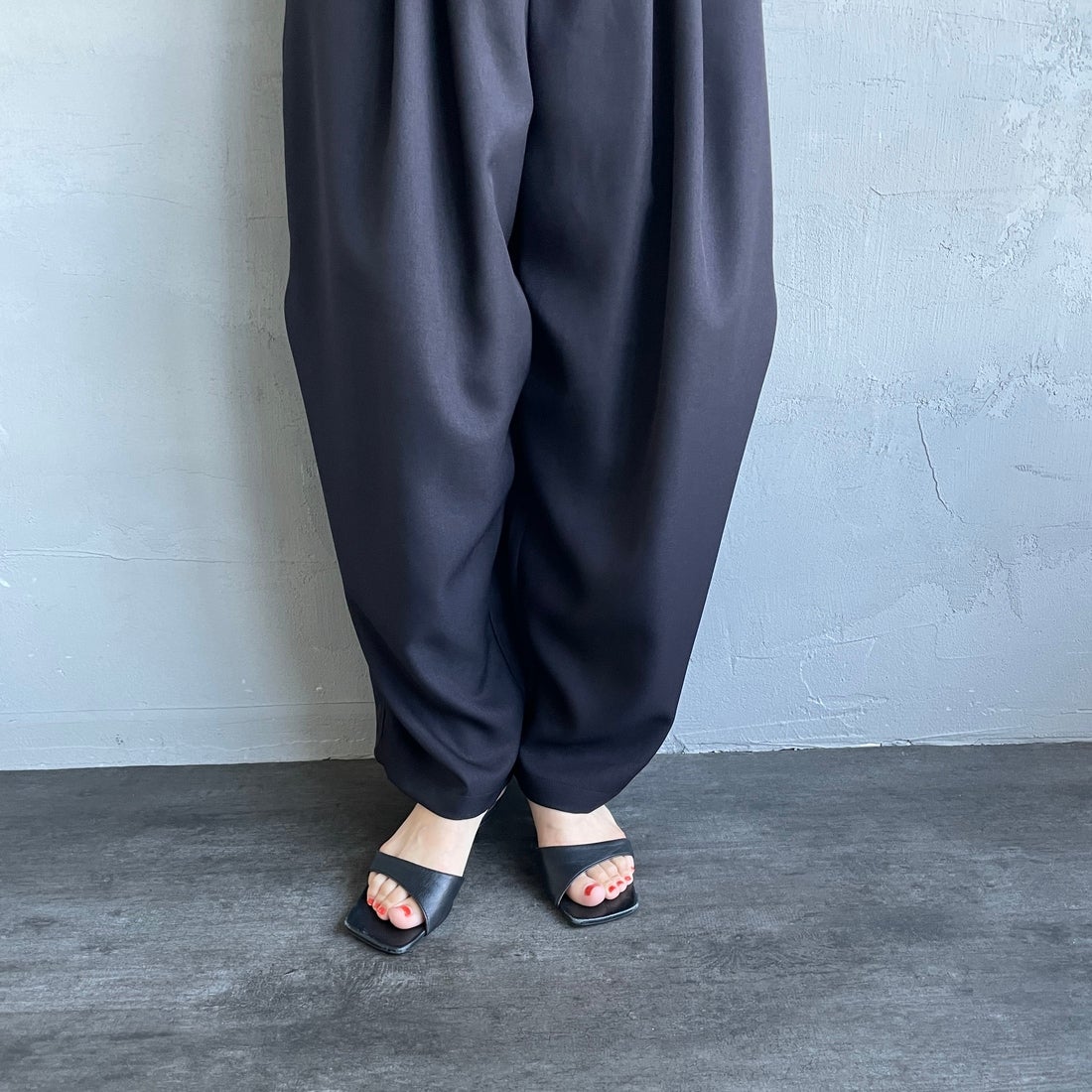 mizuiro ind [ミズイロインド] ワイドカーゴパンツ [1-260016A] 99 BLACK &&モデル身長：160cm 着用サイズ：2&&