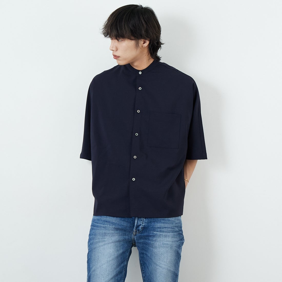 SLICK [スリック] リネンライクポプリンバンドカラーシャツ [5220111] 210 NAVY &&モデル身長：179cm 着用サイズ：2&&