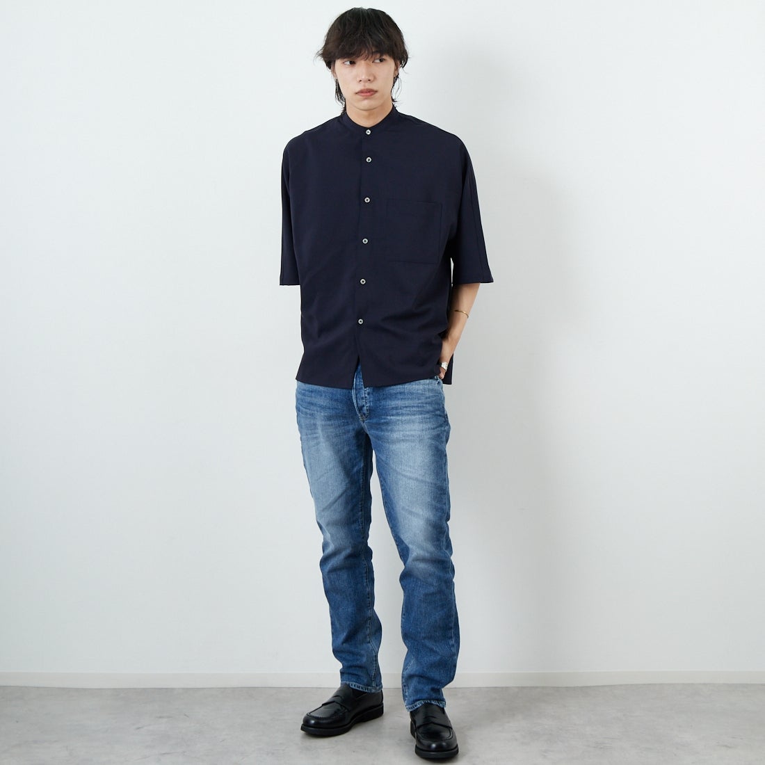 SLICK [スリック] リネンライクポプリンバンドカラーシャツ [5220111] 210 NAVY &&モデル身長：179cm 着用サイズ：2&&
