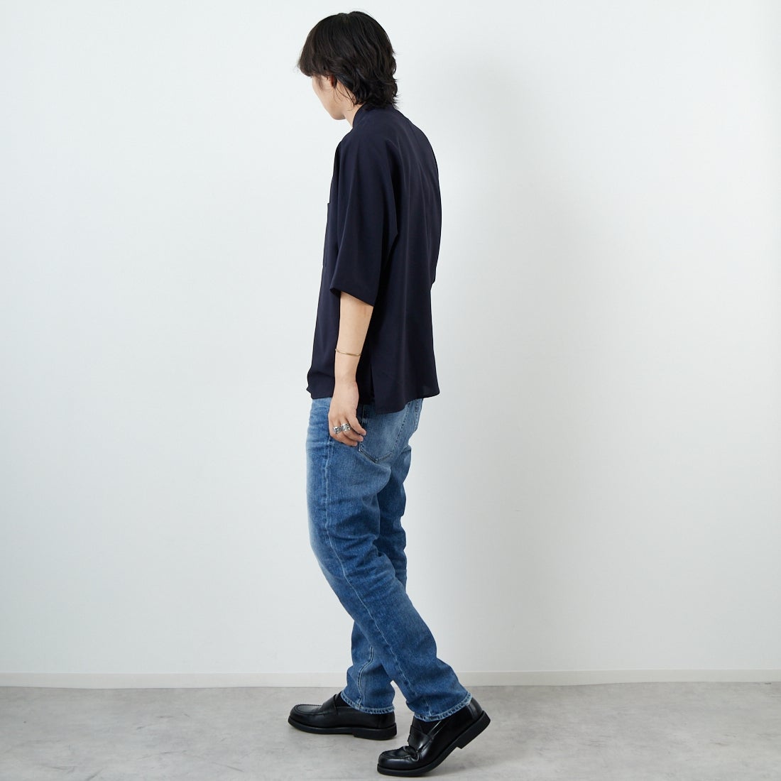 SLICK [スリック] リネンライクポプリンバンドカラーシャツ [5220111] 210 NAVY &&モデル身長：179cm 着用サイズ：2&&