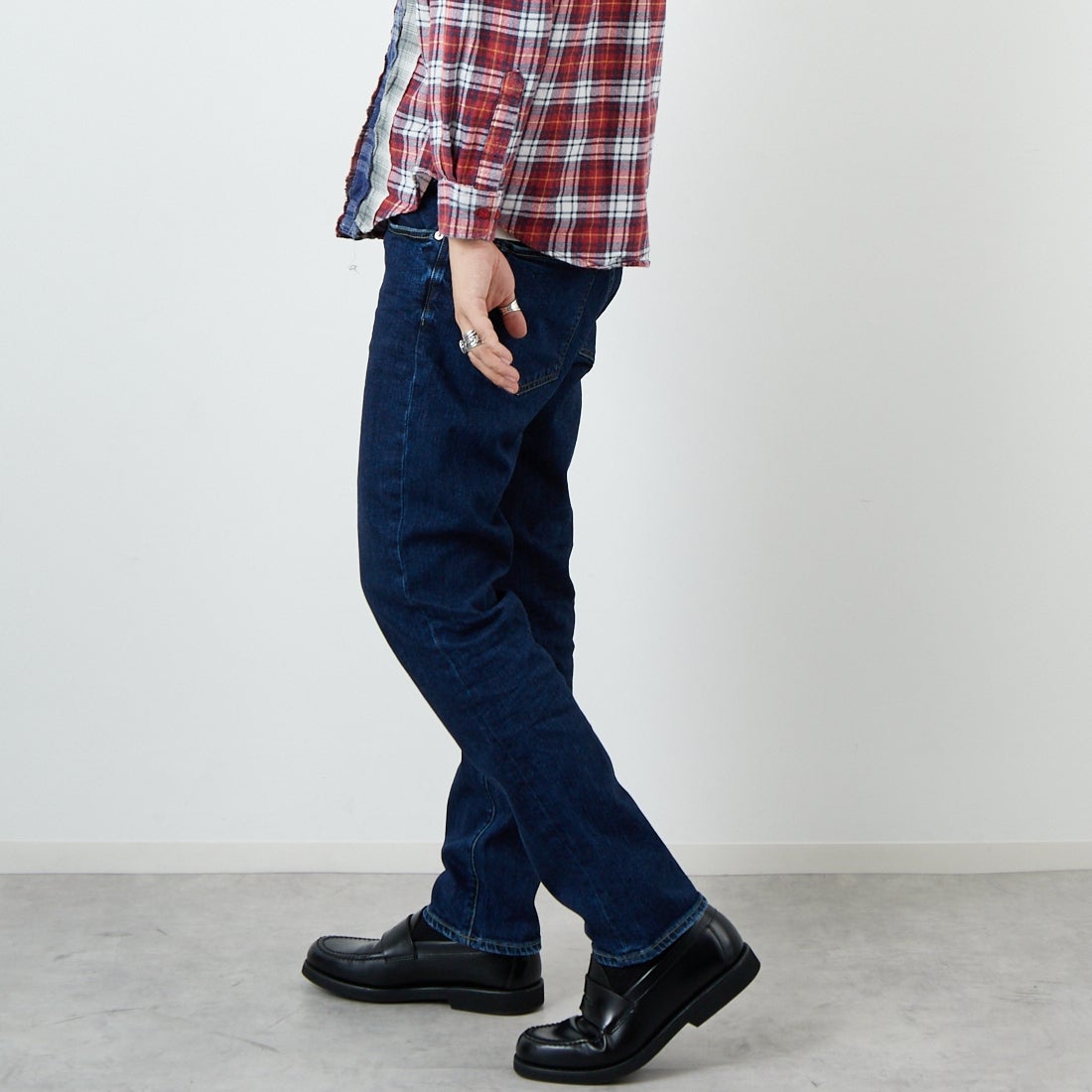 RED CARD TOKYO [レッドカード トーキョー] Rhythm+ スリムテーパードデニム [12M86801CDK] K-CLEAN DA &&モデル身長：179cm 着用サイズ：32&&