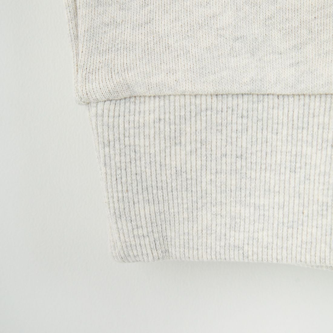 MANHATTAN PORTAGE [マンハッタンポーテージ] 別注 手書き風バック刺繍クルーネックスウェット [25FWMP-IN69-JF] OATMEAL