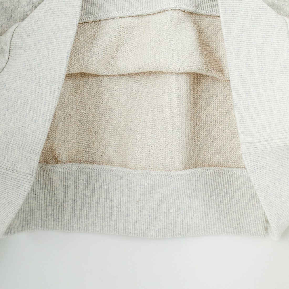 MANHATTAN PORTAGE [マンハッタンポーテージ] 別注 手書き風バック刺繍クルーネックスウェット [25FWMP-IN69-JF] OATMEAL