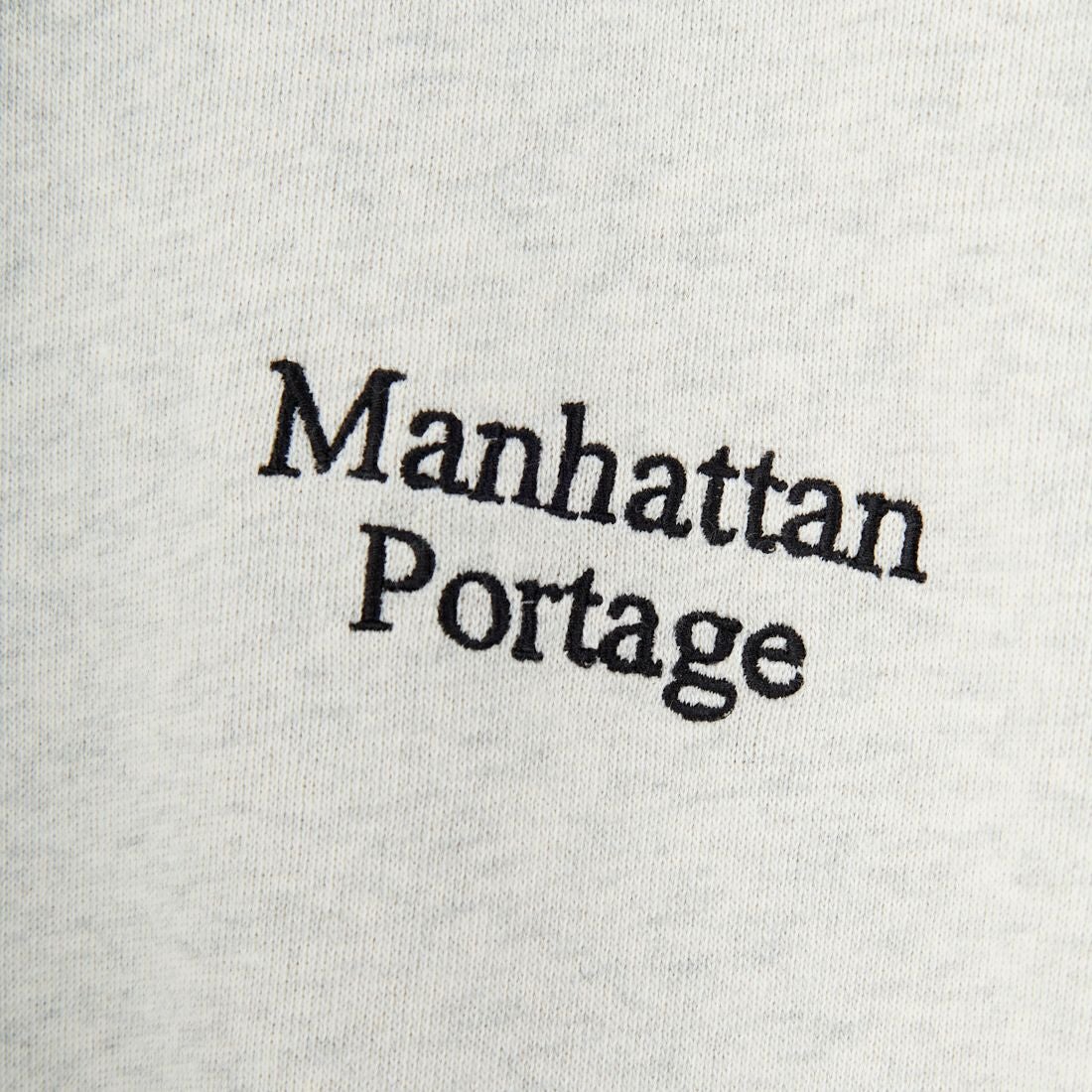 MANHATTAN PORTAGE [マンハッタンポーテージ] 別注 手書き風バック刺繍クルーネックスウェット [25FWMP-IN69-JF] OATMEAL