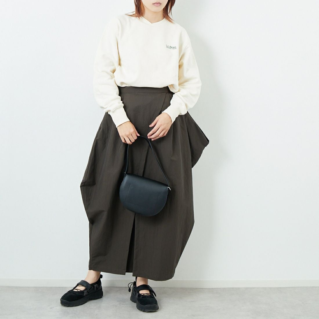 L.L.BEAN [エルエルビーン] SMITHFIELD クルーネックスウェットシャツ [5475-1137] 09 ECRU &&モデル身長：167cm 着用サイズ：M&&