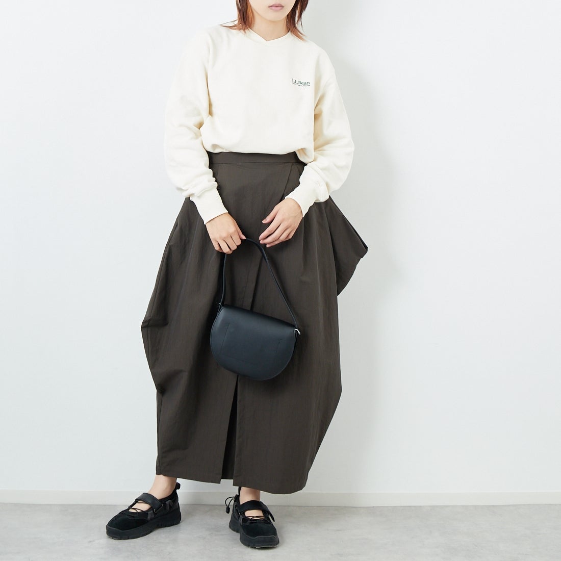 L.L.BEAN [エルエルビーン] SMITHFIELD クルーネックスウェットシャツ [5475-1137] 09 ECRU &&モデル身長：167cm 着用サイズ：M&&