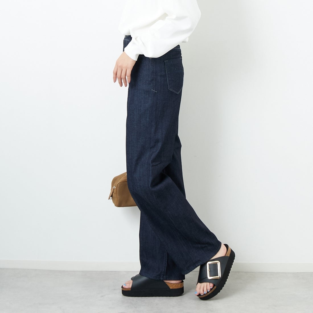 YANUK [ヤヌーク] ワイドストレート LILITH [57153077] OWI &&モデル身長：167cm 着用サイズ：25&&