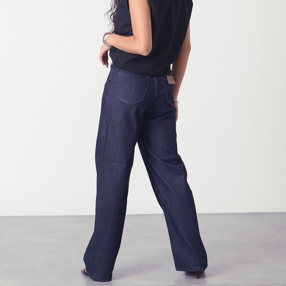 YANUK [ヤヌーク] ワイドストレート LILITH [57153077] OWI &&モデル身長：162cm 着用サイズ：24&&