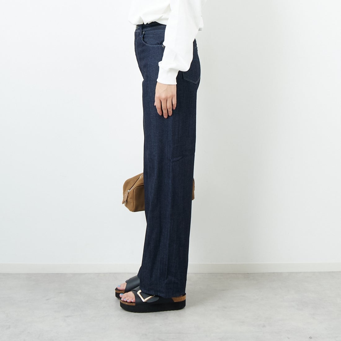 YANUK [ヤヌーク] ワイドストレート LILITH [57153077] OWI &&モデル身長：167cm 着用サイズ：25&&