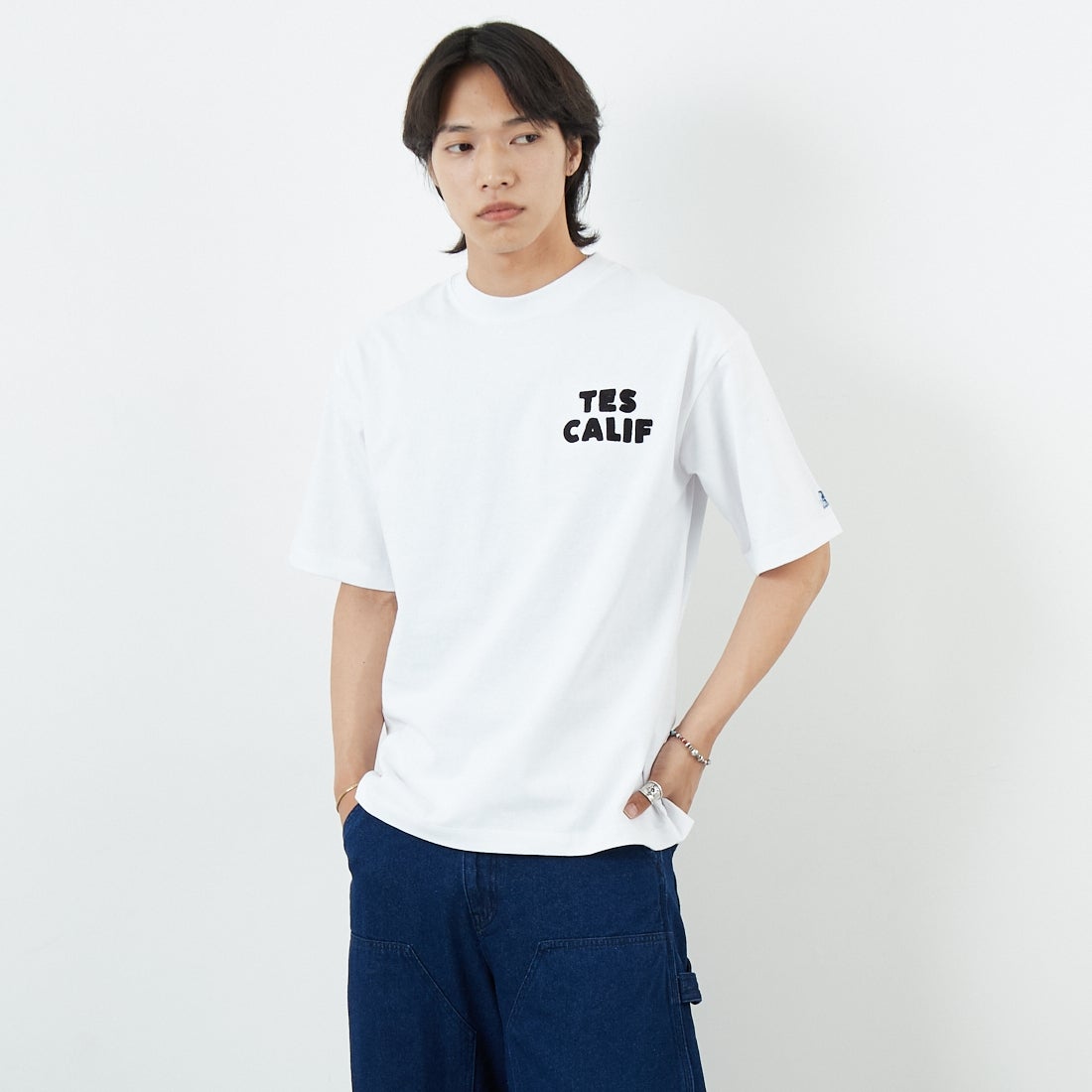 The Endless Summer [エンドレスサマー] ペインターサーファー刺繍Tシャツ [C-25574328] 07 WHITE &&モデル身長：179cm 着用サイズ：M&&