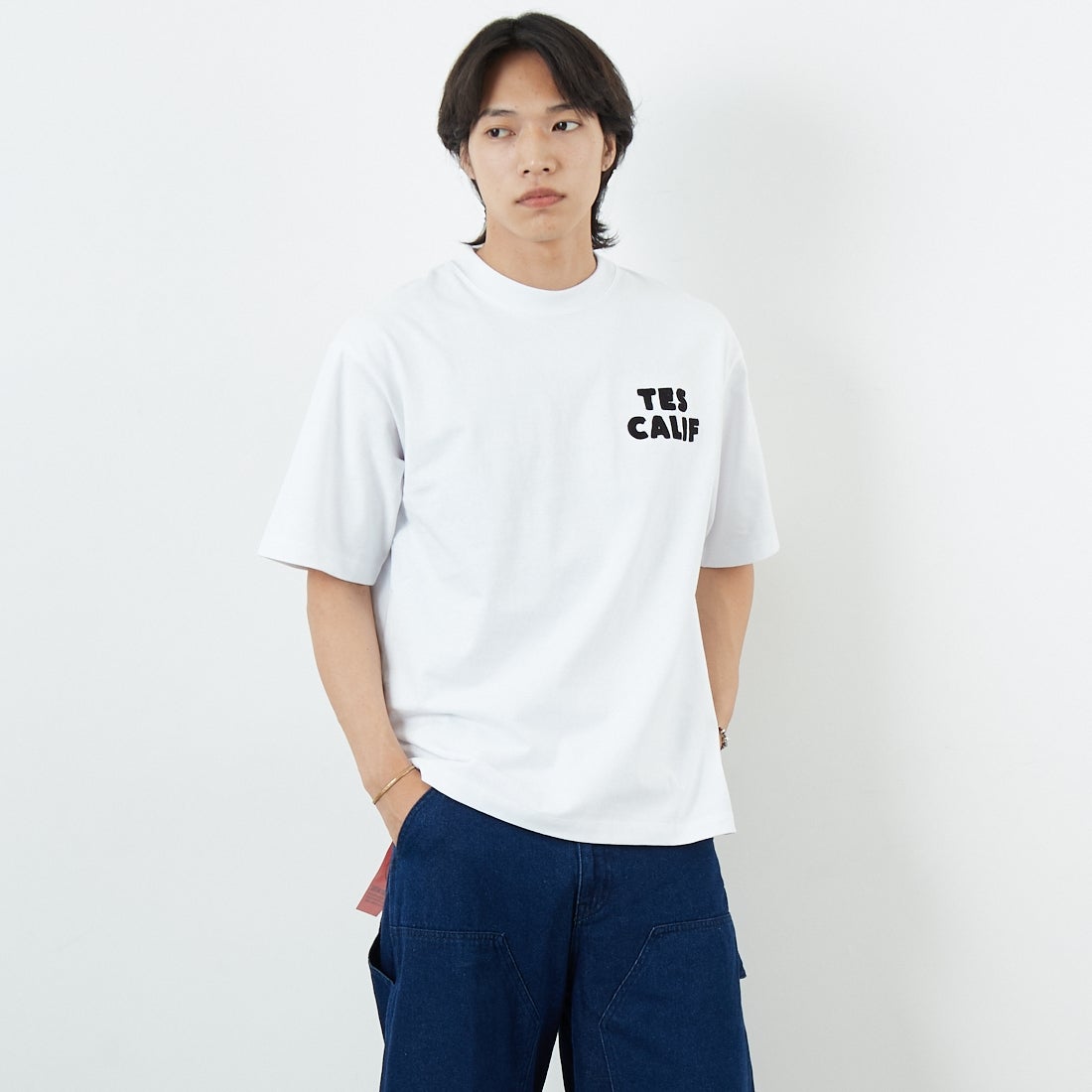 The Endless Summer [エンドレスサマー] ペインターサーファー刺繍Tシャツ [C-25574328] 07 WHITE &&モデル身長：179cm 着用サイズ：M&&