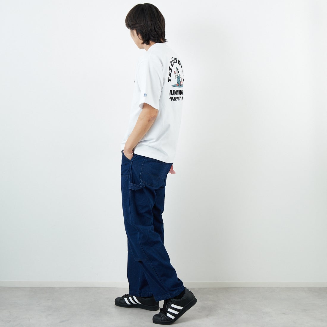 The Endless Summer [エンドレスサマー] ペインターサーファー刺繍Tシャツ [C-25574328] 07 WHITE &&モデル身長：179cm 着用サイズ：M&&