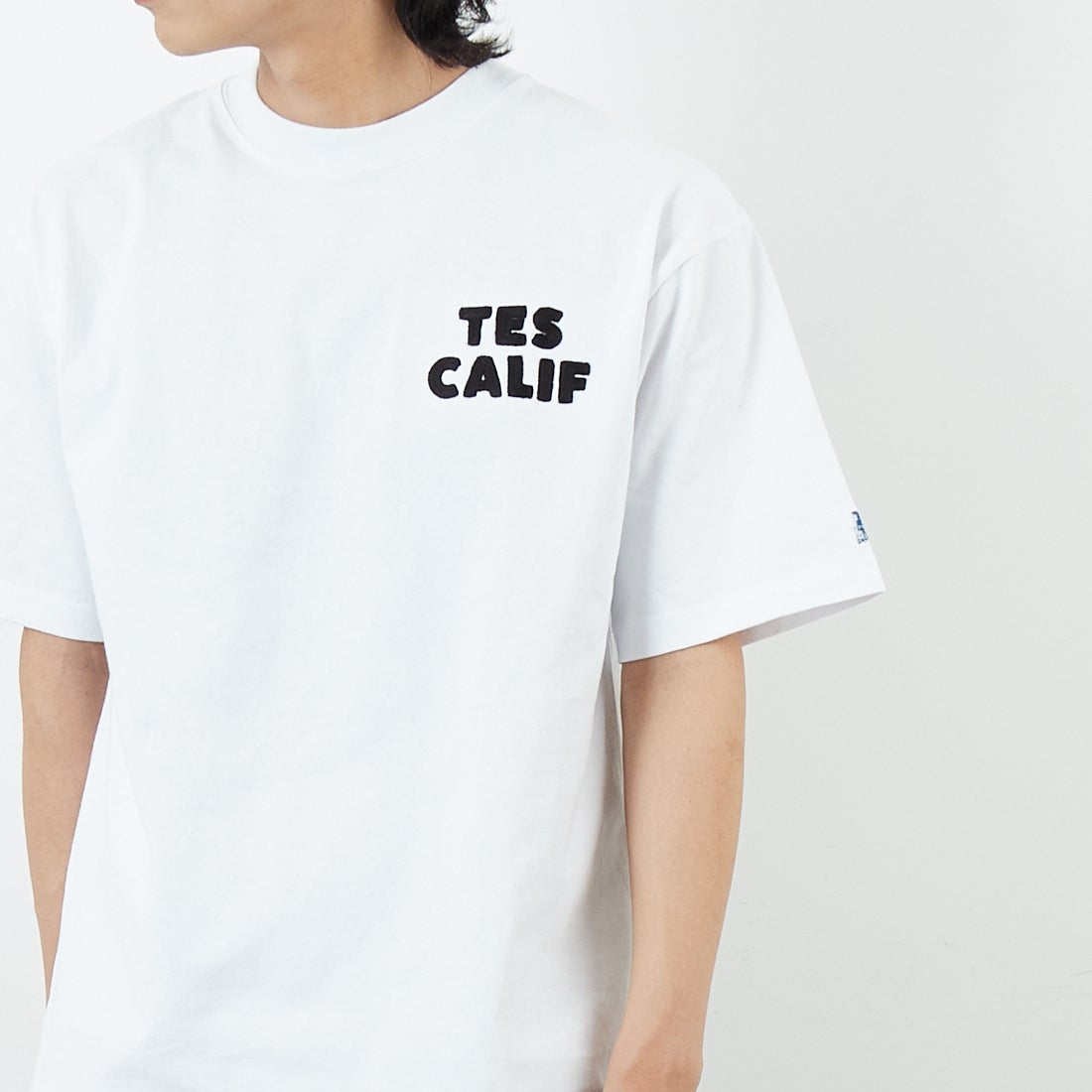 The Endless Summer [エンドレスサマー] ペインターサーファー刺繍Tシャツ [C-25574328] 07 WHITE &&モデル身長：179cm 着用サイズ：M&&