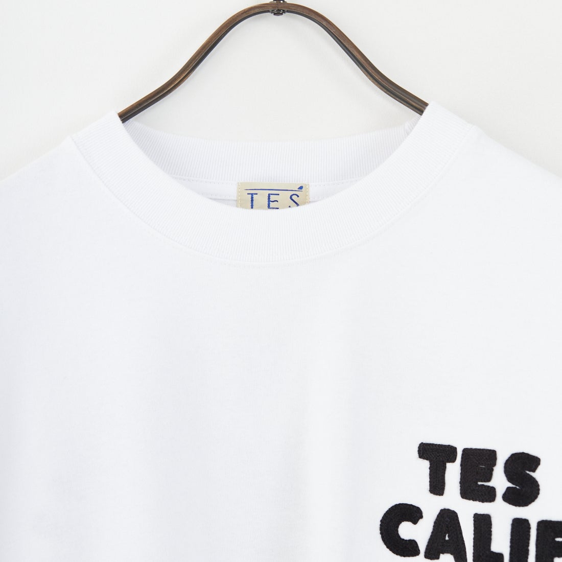 The Endless Summer [エンドレスサマー] ペインターサーファー刺繍Tシャツ [C-25574328] 07 WHITE