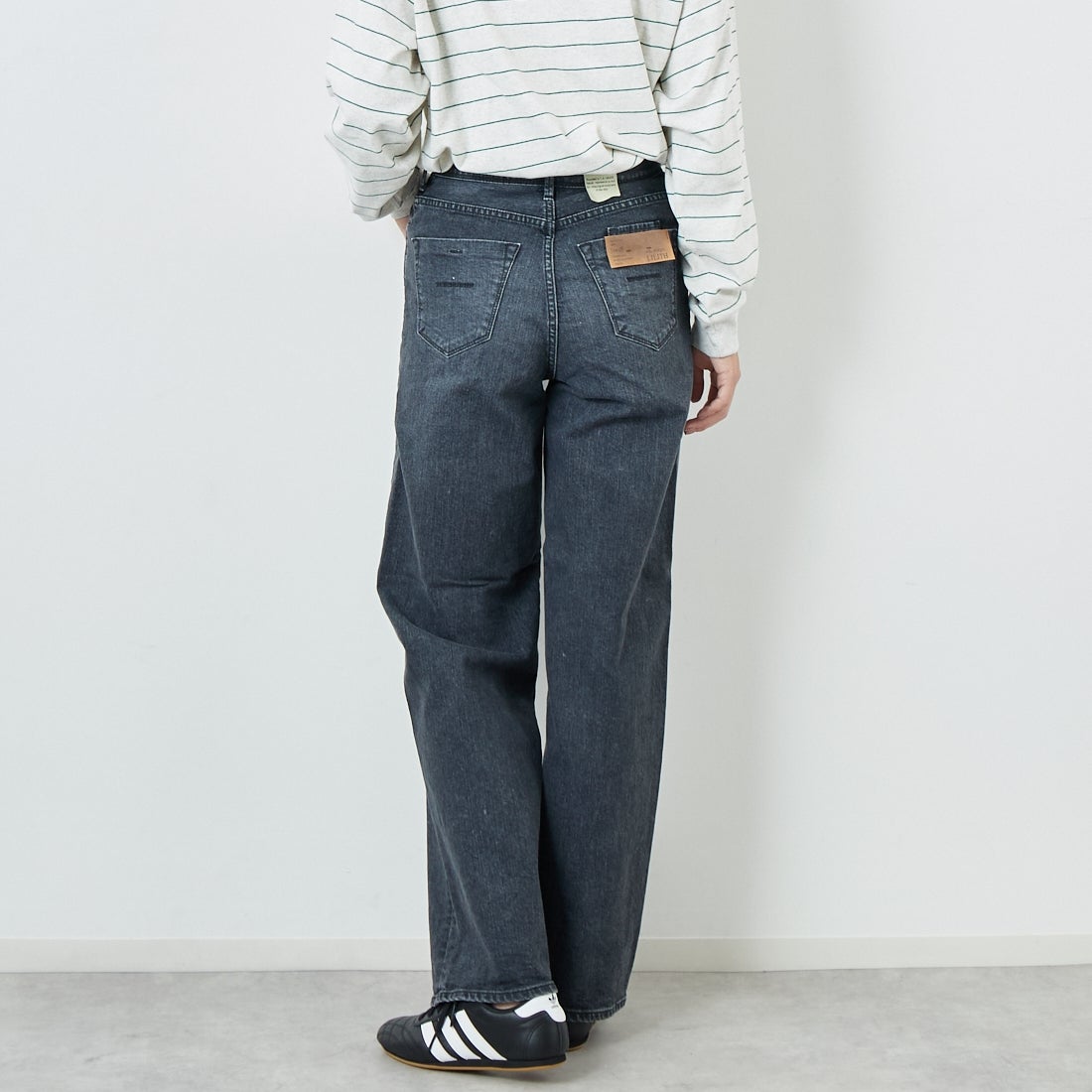 YANUK [ヤヌーク] ワイドストレート LILITH [57153079] MFG &&モデル身長：168cm 着用サイズ：25&&