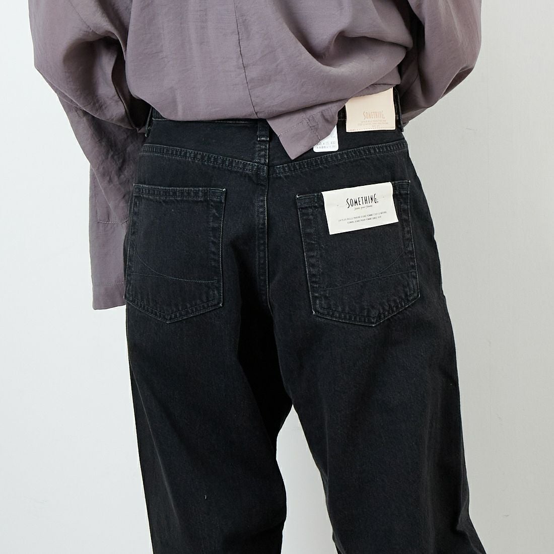 SOMETHING [サムシング] ELSA ヴィンテージルーズストレートデニム [SEA15] 83 BLACK &&モデル身長：160cm 着用サイズ：XS&&