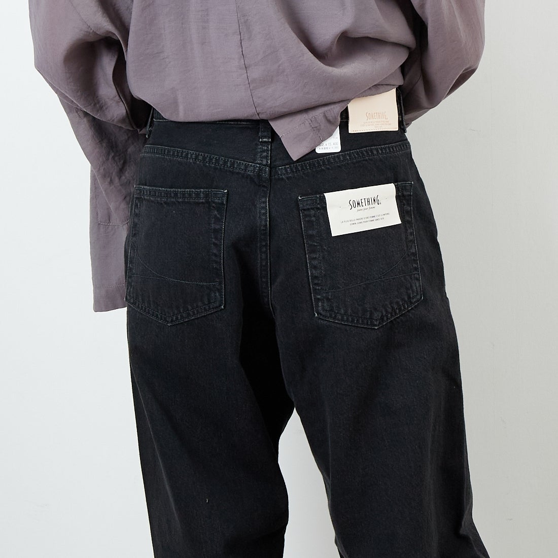 SOMETHING [サムシング] ELSA ヴィンテージルーズストレートデニム [SEA15] 83 BLACK &&モデル身長：160cm 着用サイズ：XS&&