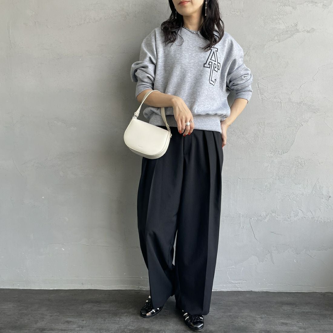 Americana × JEANS FACTORY [アメリカーナ × ジーンズファクトリー] 別注 ショート丈 バックロゴ スウェットライクニット [ASO-C-003-1-JF] ｸﾞﾚｰ &&モデル身長：160cm 着用サイズ：ONE SIZE&&