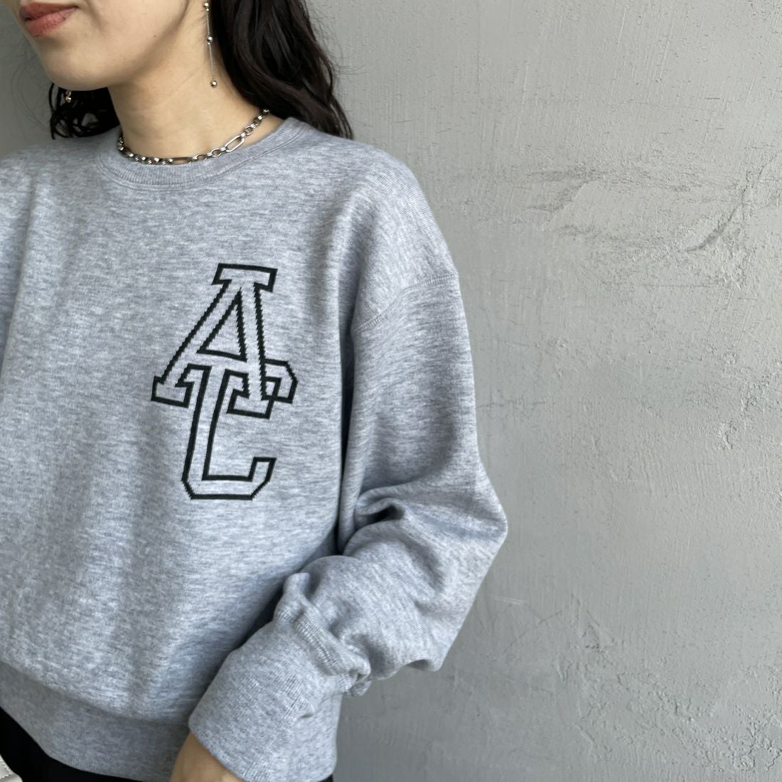 Americana × JEANS FACTORY [アメリカーナ × ジーンズファクトリー] 別注 ショート丈 バックロゴ スウェットライクニット [ASO-C-003-1-JF] ｸﾞﾚｰ &&モデル身長：160cm 着用サイズ：ONE SIZE&&