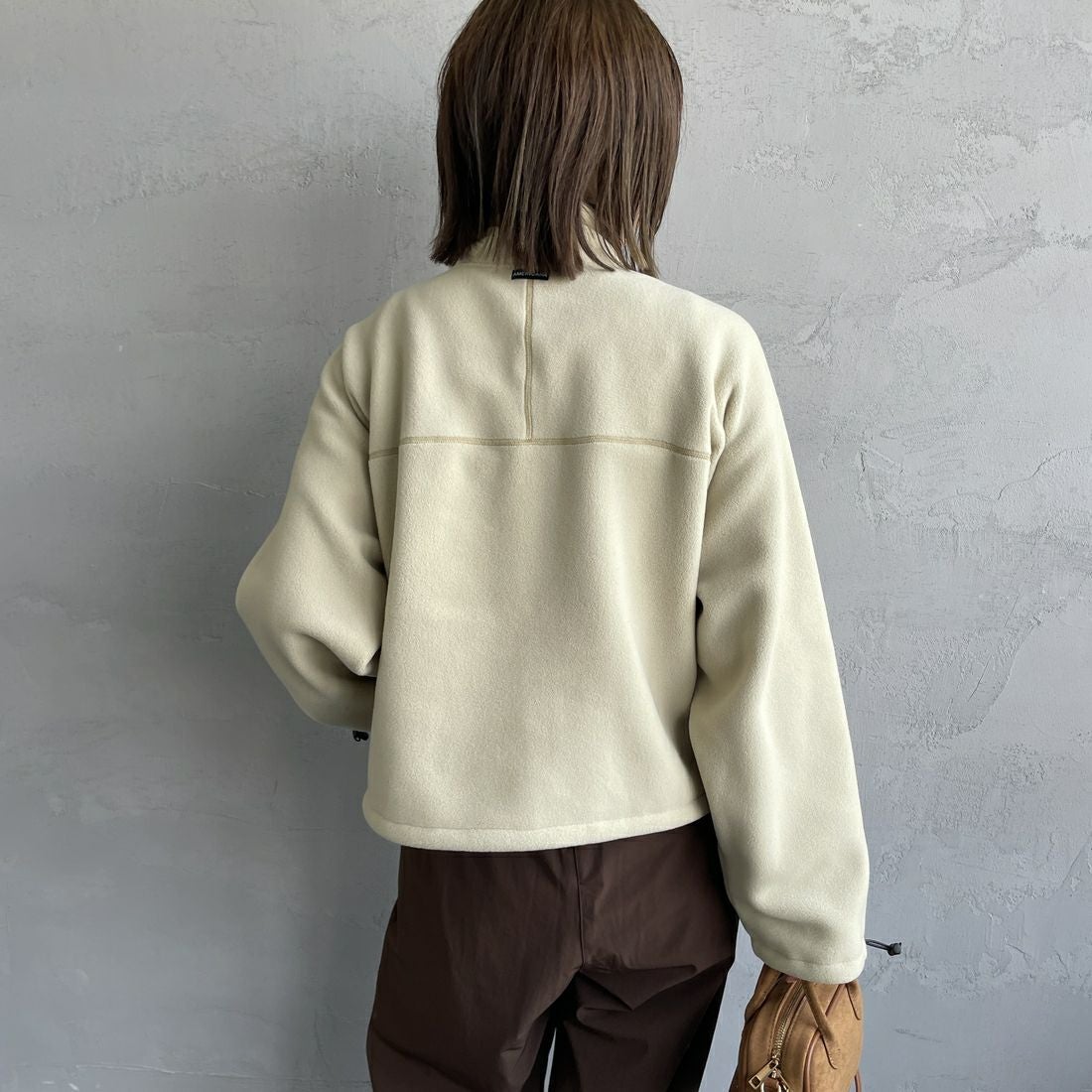 Americana × JEANS FACTORY [アメリカーナ × ジーンズファクトリー] 別注 ワンポイント刺繍ロゴ ショート丈フリースジャケット [ASO-815-JF] ﾍﾞｰｼﾞｭ &&モデル身長：158cm 着用サイズ：ONE SIZE&&