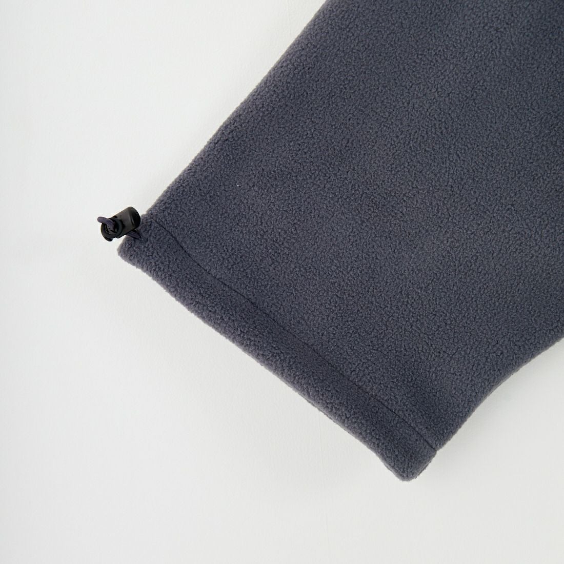 Americana × JEANS FACTORY [アメリカーナ × ジーンズファクトリー] 別注 ワンポイント刺繍ロゴ ショート丈フリースジャケット [ASO-815-JF] ﾁｬｺｰﾙ