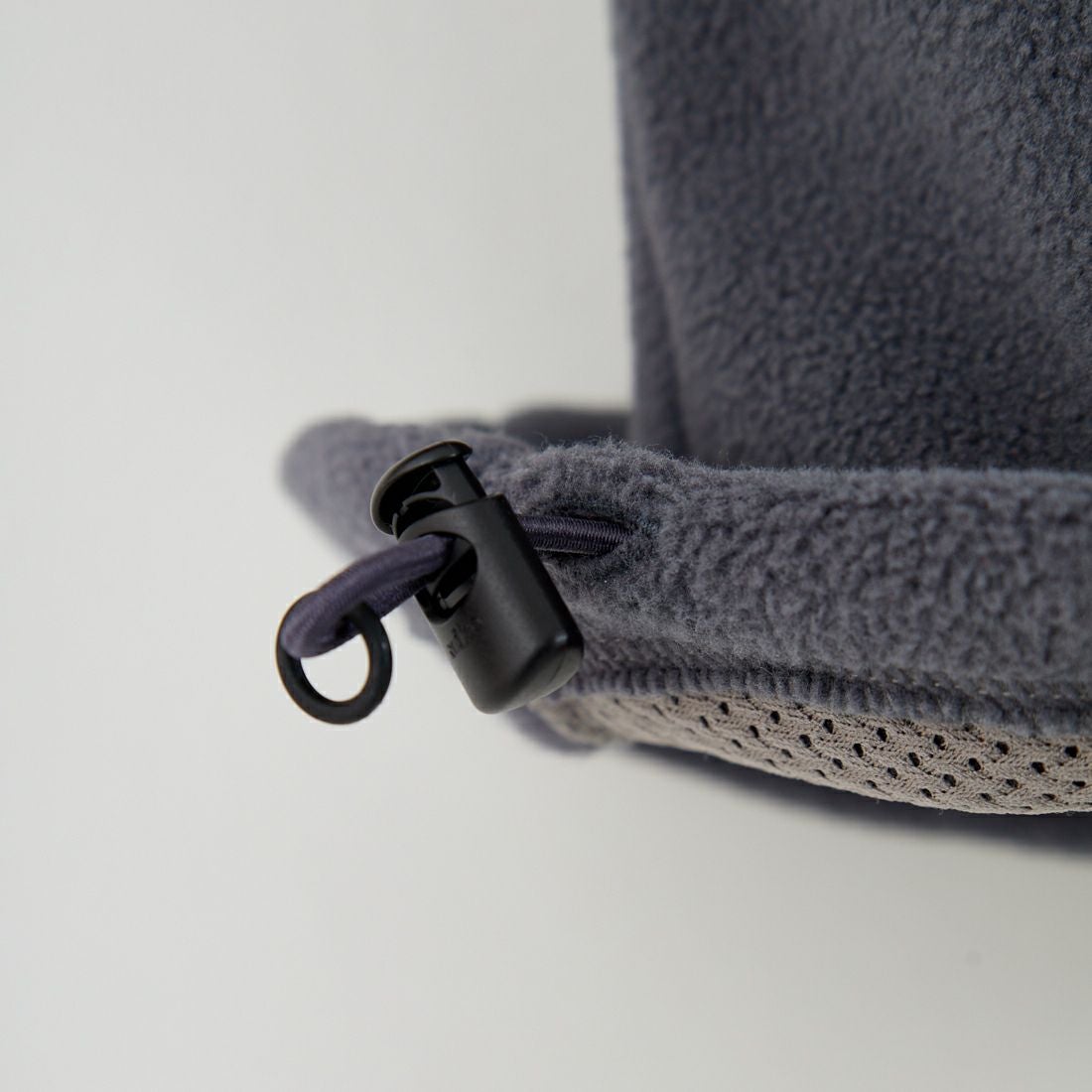 Americana × JEANS FACTORY [アメリカーナ × ジーンズファクトリー] 別注 ワンポイント刺繍ロゴ ショート丈フリースジャケット [ASO-815-JF] ﾁｬｺｰﾙ