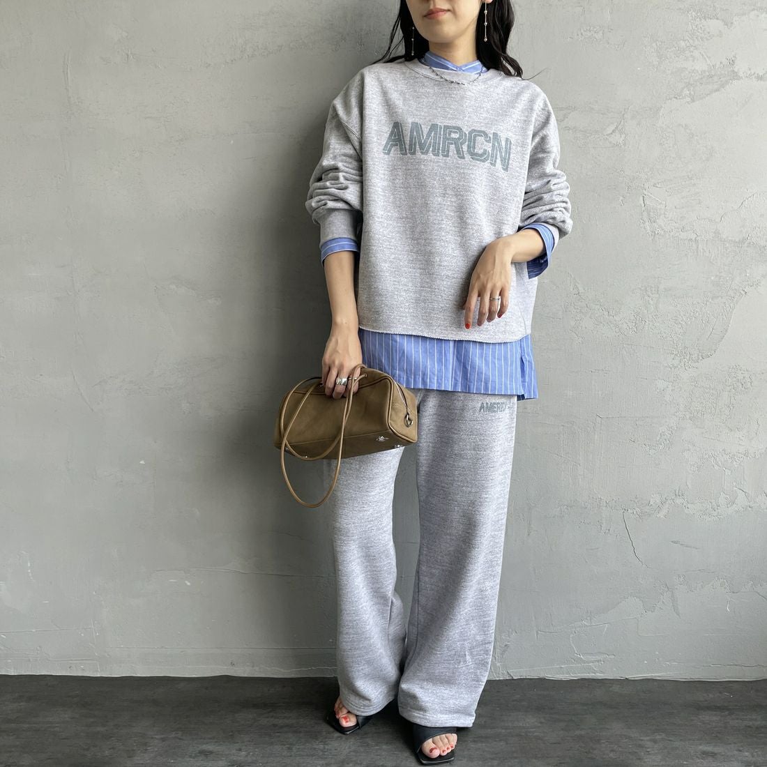 Americana × JEANS FACTORY [アメリカーナ × ジーンズファクトリー] 別注 ロゴプリント スウェットパンツ [BRF-788A-2-JF] ﾓｸｸﾞﾚｰ &&モデル身長：160cm 着用サイズ：ONE SIZE&&