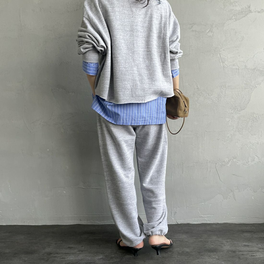 Americana × JEANS FACTORY [アメリカーナ × ジーンズファクトリー] 別注 ロゴプリント スウェットパンツ [BRF-788A-2-JF] ﾓｸｸﾞﾚｰ &&モデル身長：160cm 着用サイズ：ONE SIZE&&