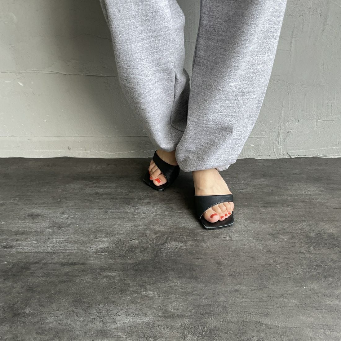 Americana × JEANS FACTORY [アメリカーナ × ジーンズファクトリー] 別注 ロゴプリント スウェットパンツ [BRF-788A-2-JF] ﾓｸｸﾞﾚｰ &&モデル身長：160cm 着用サイズ：ONE SIZE&&