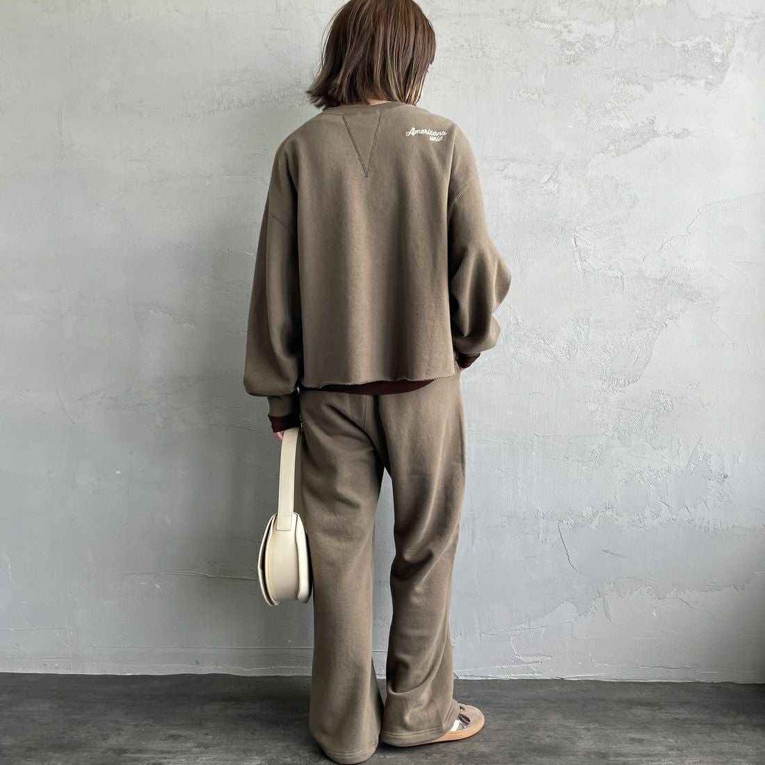 Americana × JEANS FACTORY [アメリカーナ × ジーンズファクトリー] 別注 ロゴプリント スウェットパンツ [BRF-788A-2-JF] ﾌﾞﾗｳﾝ &&モデル身長：158cm 着用サイズ：ONE SIZE&&