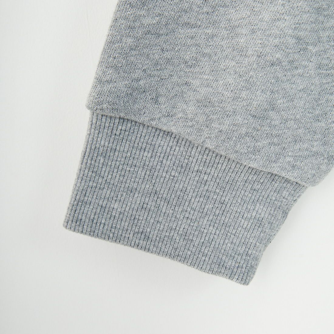 MANHATTAN PORTAGE [マンハッタンポーテージ] 別注 フードロゴ刺繍 スウェットパーカー [25FWMP-IN71-JF] H.GRAY