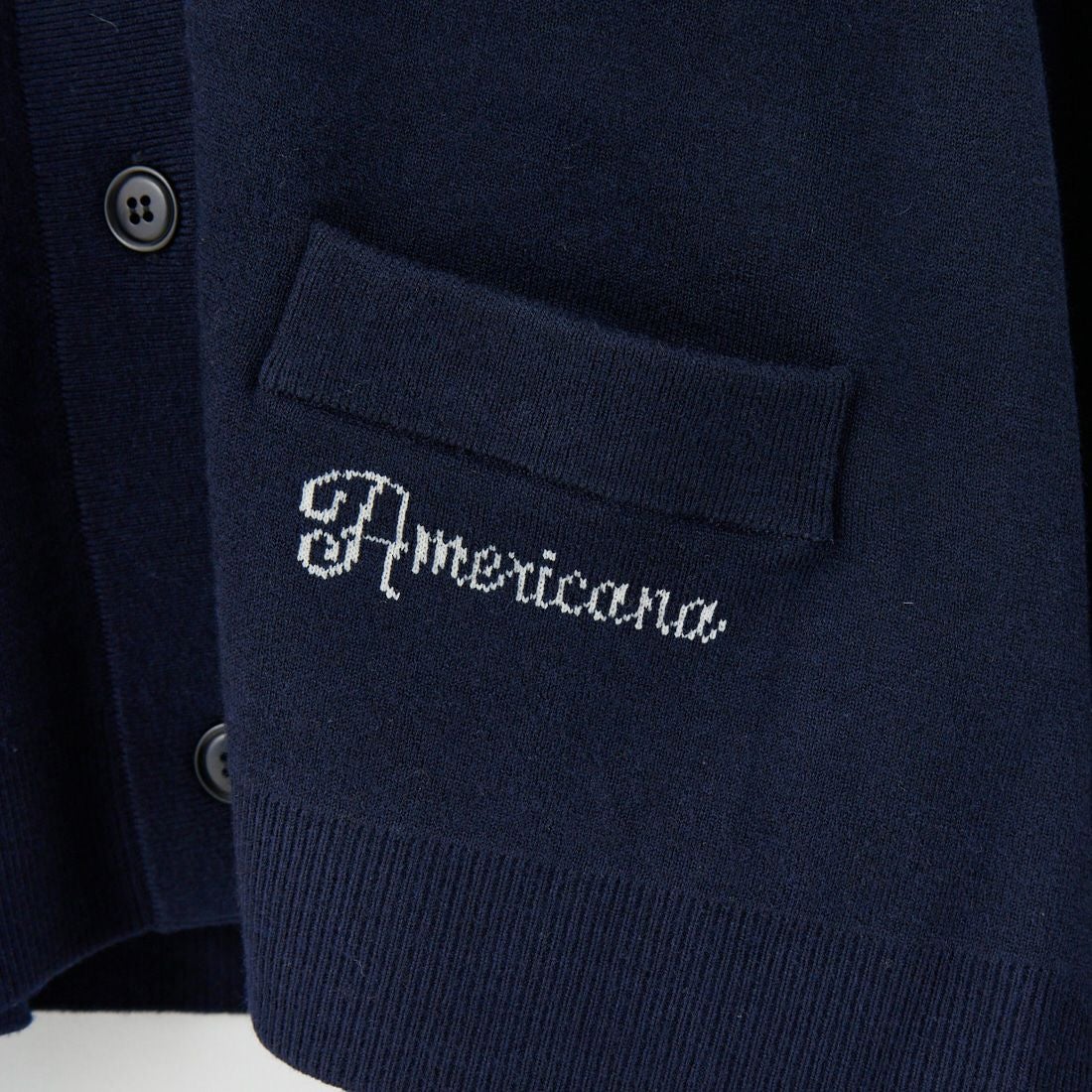 Americana × JEANS FACTORY [アメリカーナ × ジーンズファクトリー] 別注 フロントロゴ ショート丈Vネックカーディガン [ASO-C-004-1-JF] ﾈｲﾋﾞｰ